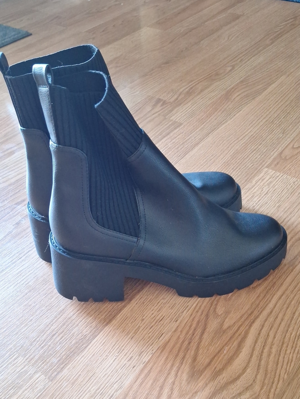 DV by Dolce Vita Black Chunky Chelsea Platform Booties
